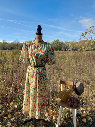 Slika: Vintage cvjetna haljina sa povišenim ramenima, 40/42